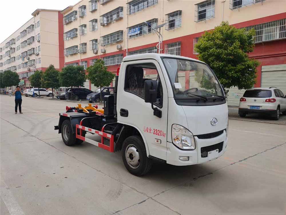 國六3方 藍(lán)牌躍進 勾臂垃圾車