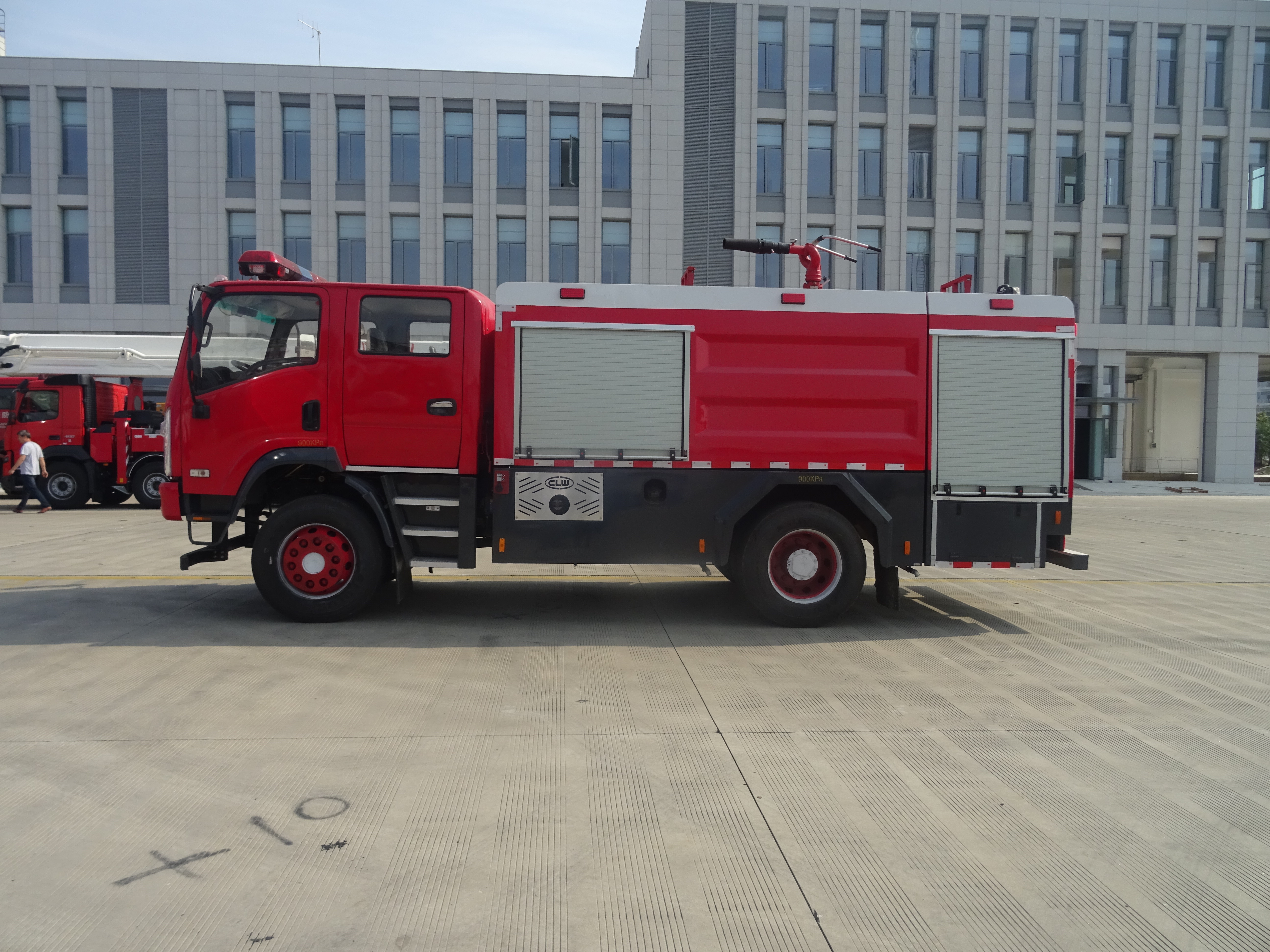 四驅(qū)6.3噸水罐消防車