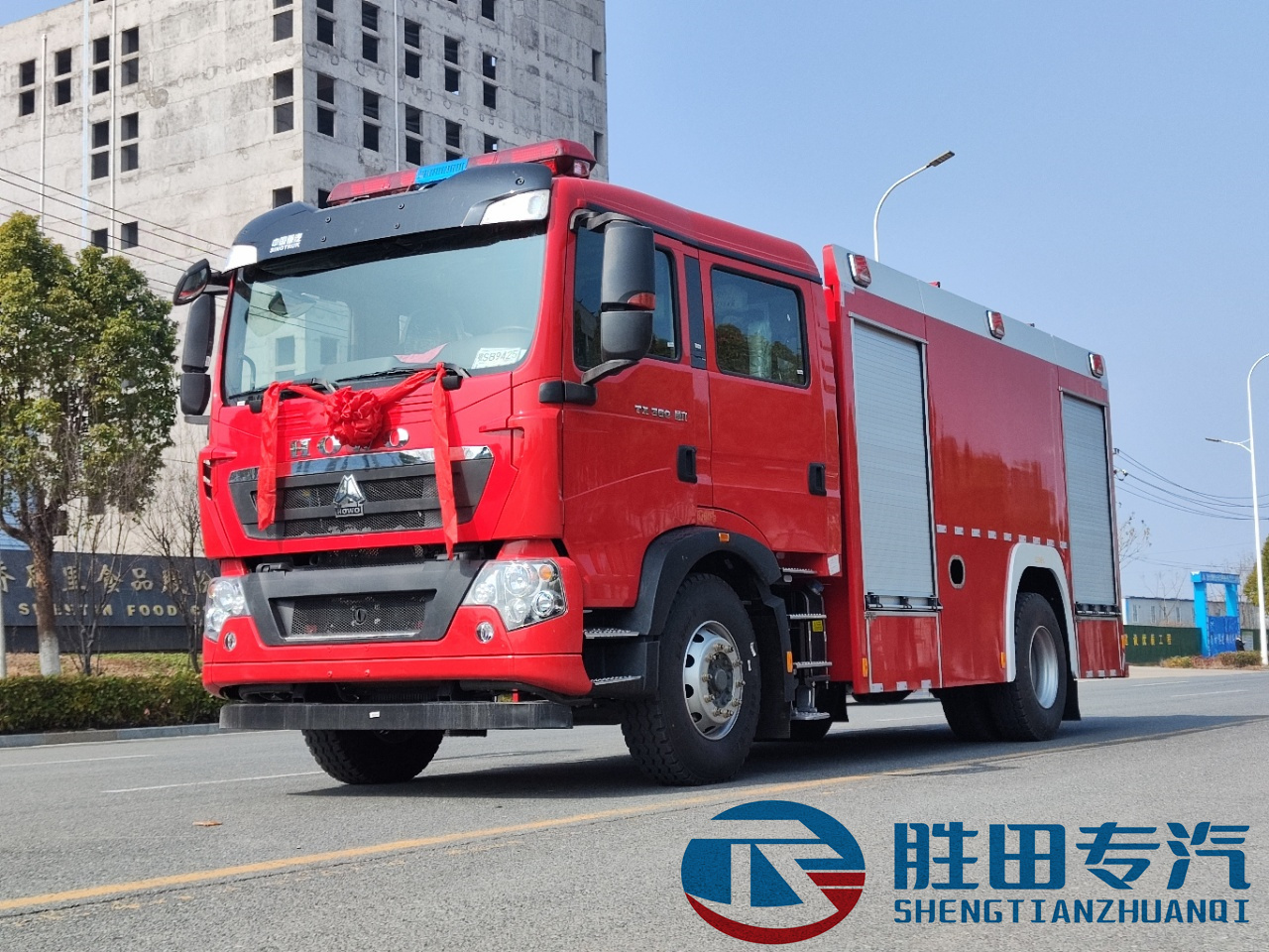重汽豪沃8T水罐消防車