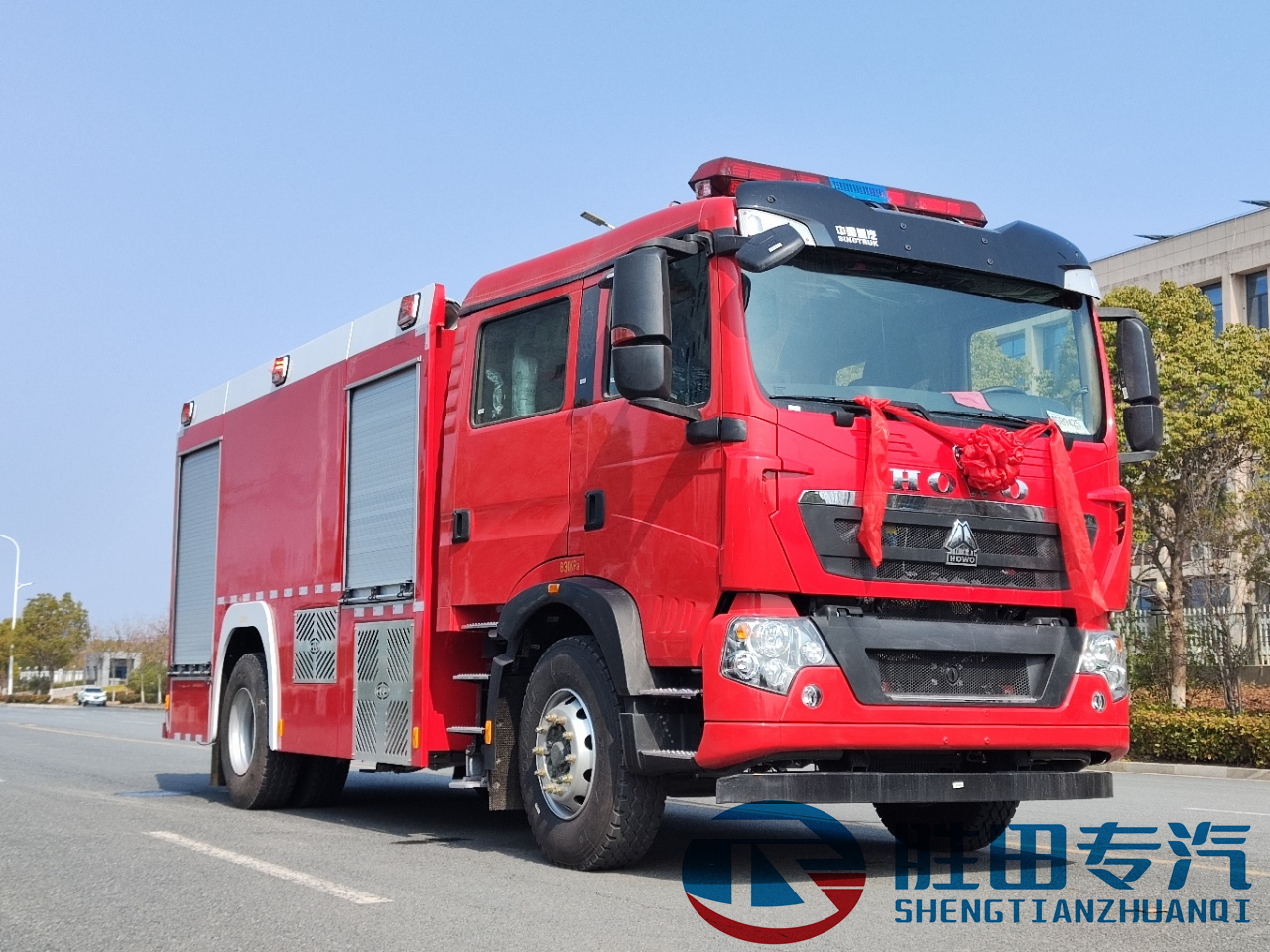 重汽豪沃8T水罐消防車