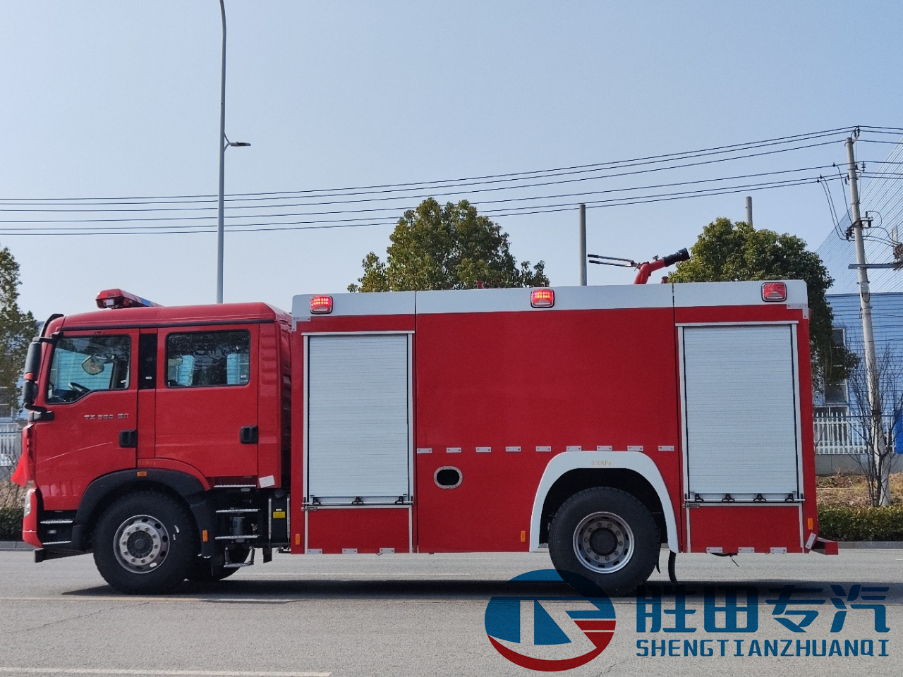 重汽豪沃8T水罐消防車